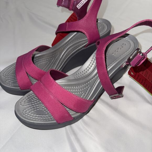 Crocs Leigh II Ankle Strap Wedge Heel Sandal Berry Size 7 Comfort Excellent - Picture 2 of 8